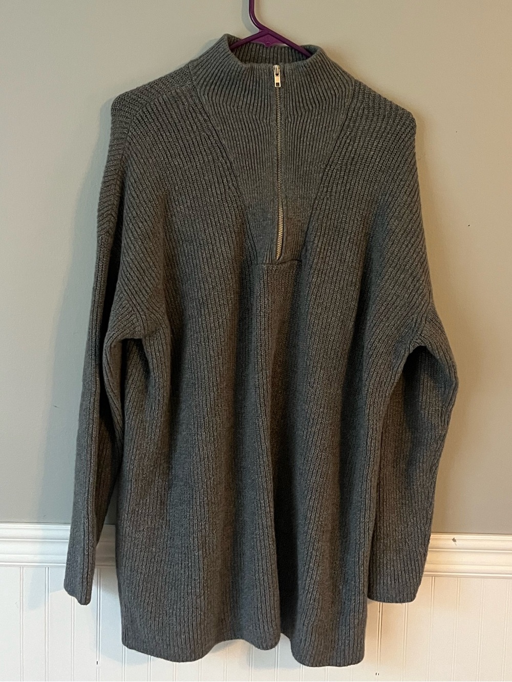 Express Men’s Gray Ribbed Half-Zip Turtleneck Sweater